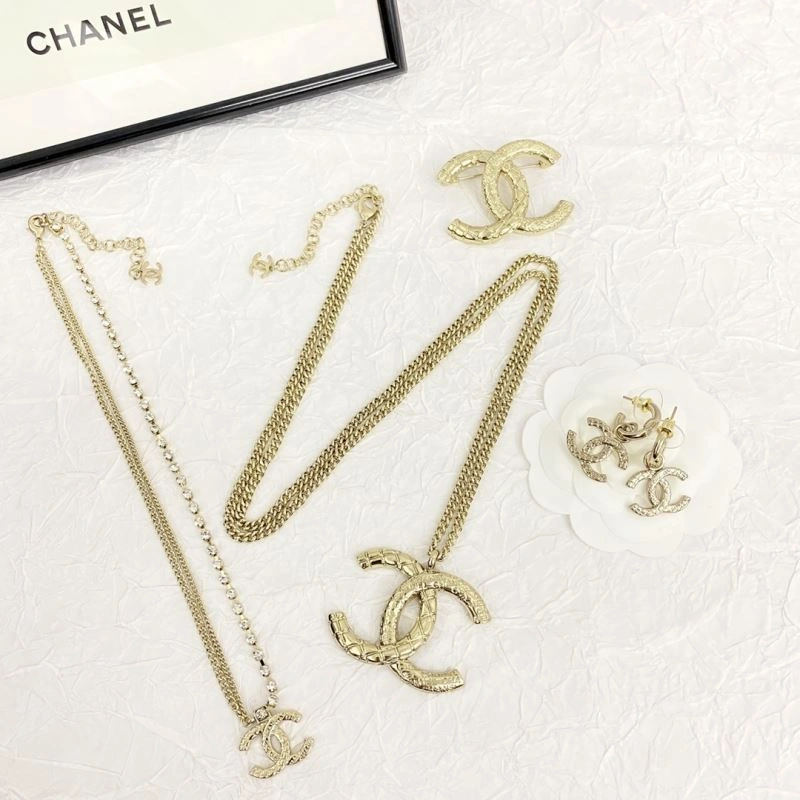 Stretchable Chanel Brooches 231890