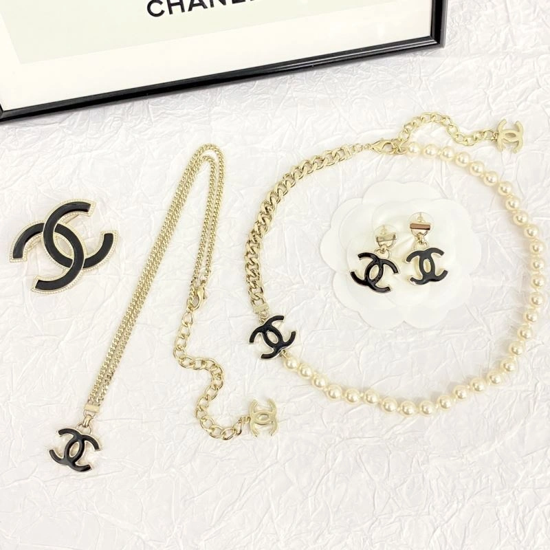 Casual Chanel Brooches 231921