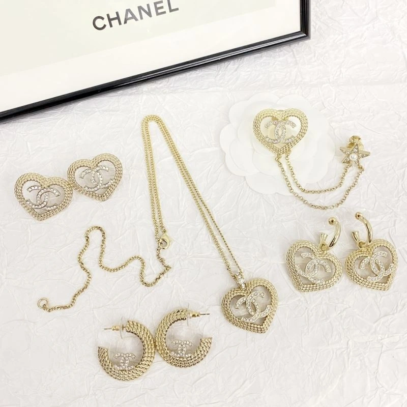 WeatherProof Chanel Brooches 231914