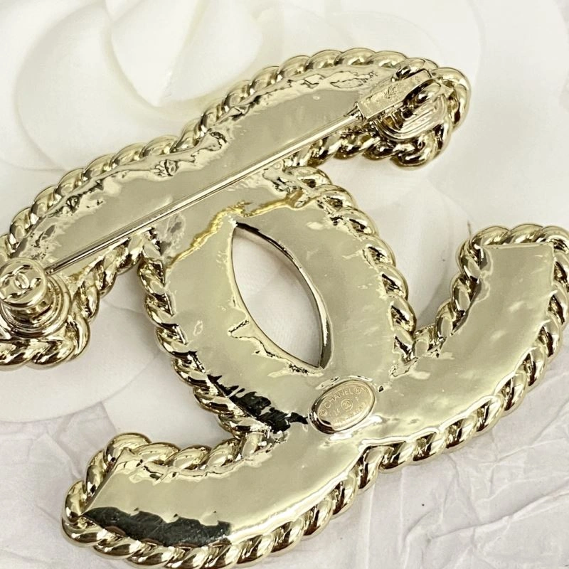 Chanel Brooches Snug 231918