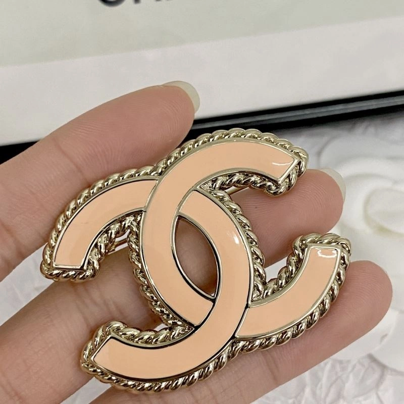 Chanel Brooches Snug 231918