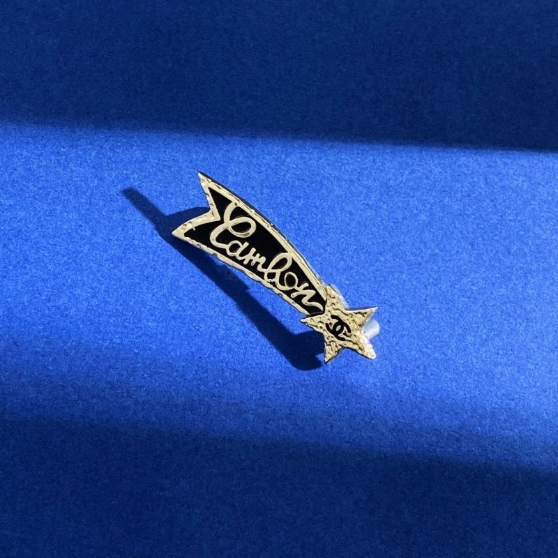 Chanel Brooches Resilient 231917