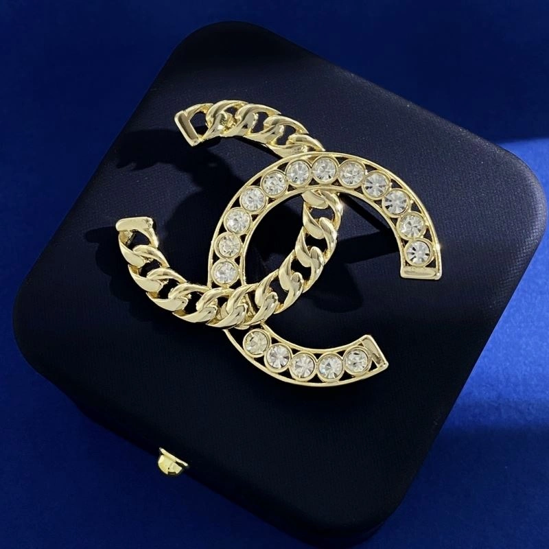 Supportive Chanel Brooches 231893
