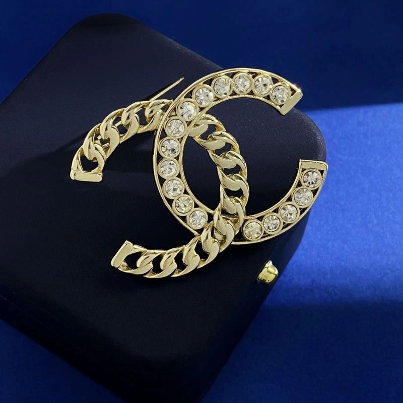 Supportive Chanel Brooches 231893