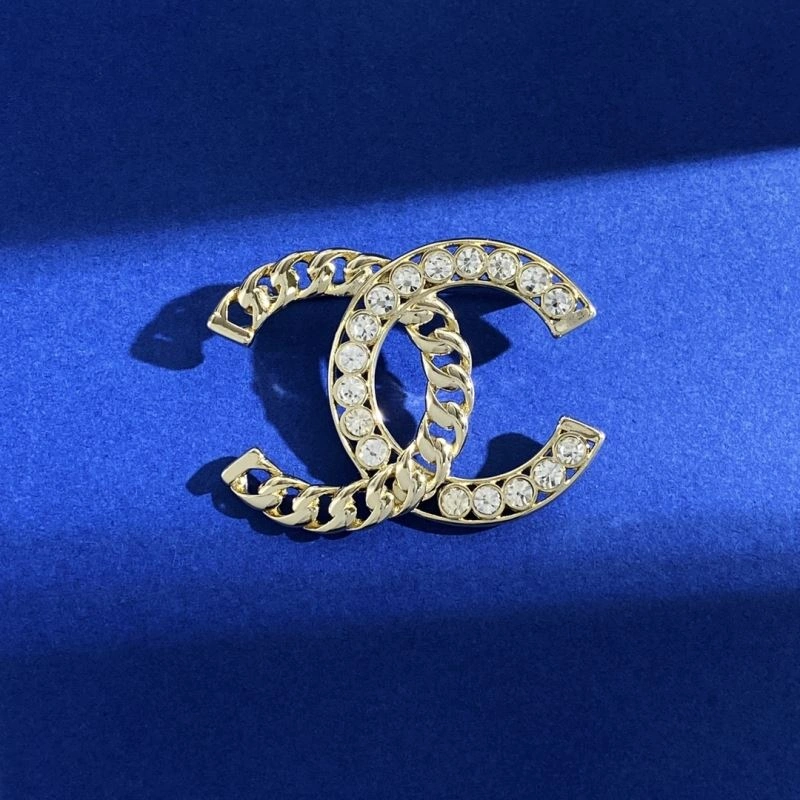 Supportive Chanel Brooches 231893