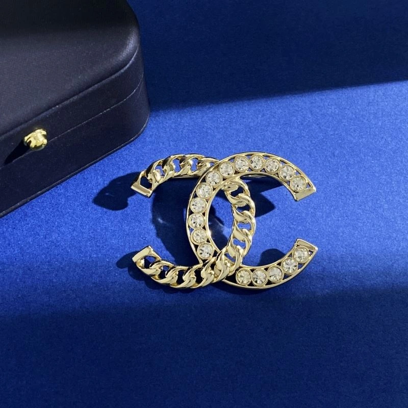 Supportive Chanel Brooches 231893