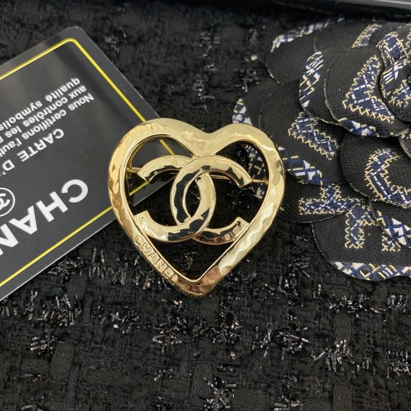 Minimalist Chanel Brooches 232018