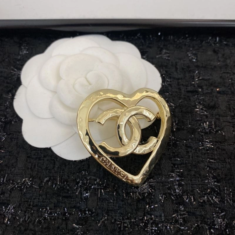 Minimalist Chanel Brooches 232018