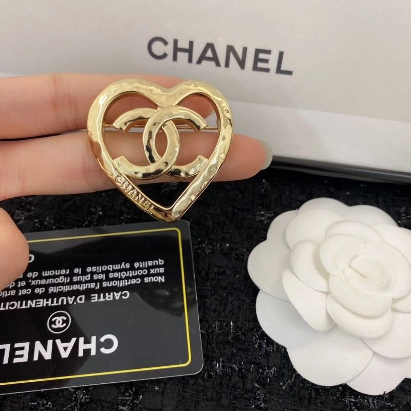 Minimalist Chanel Brooches 232018
