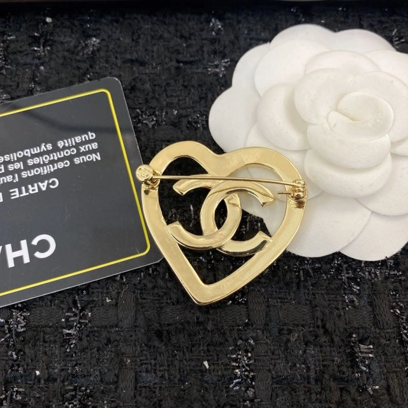 Minimalist Chanel Brooches 232018