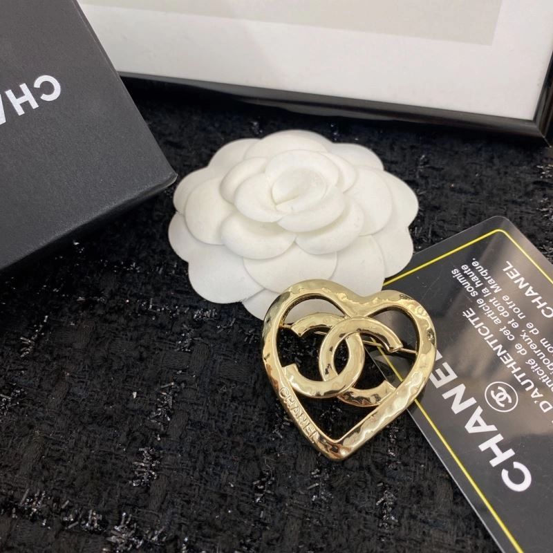 Minimalist Chanel Brooches 232018