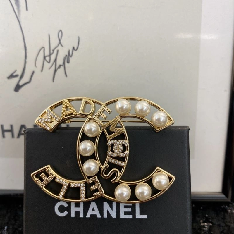 Sophisticated Chanel Brooches 231884