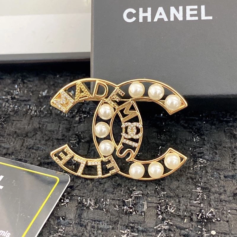 Sophisticated Chanel Brooches 231884