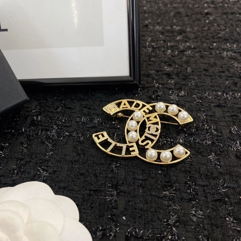 Sophisticated Chanel Brooches 231884