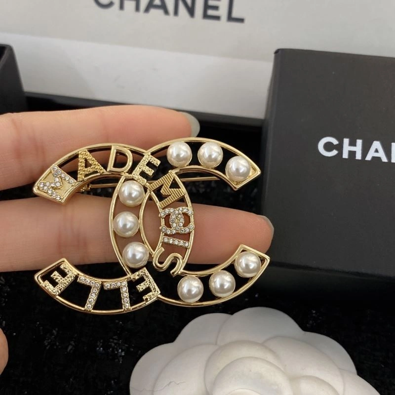Sophisticated Chanel Brooches 231884