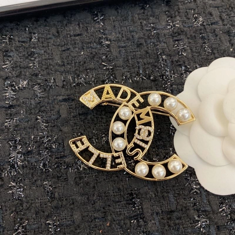 Sophisticated Chanel Brooches 231884