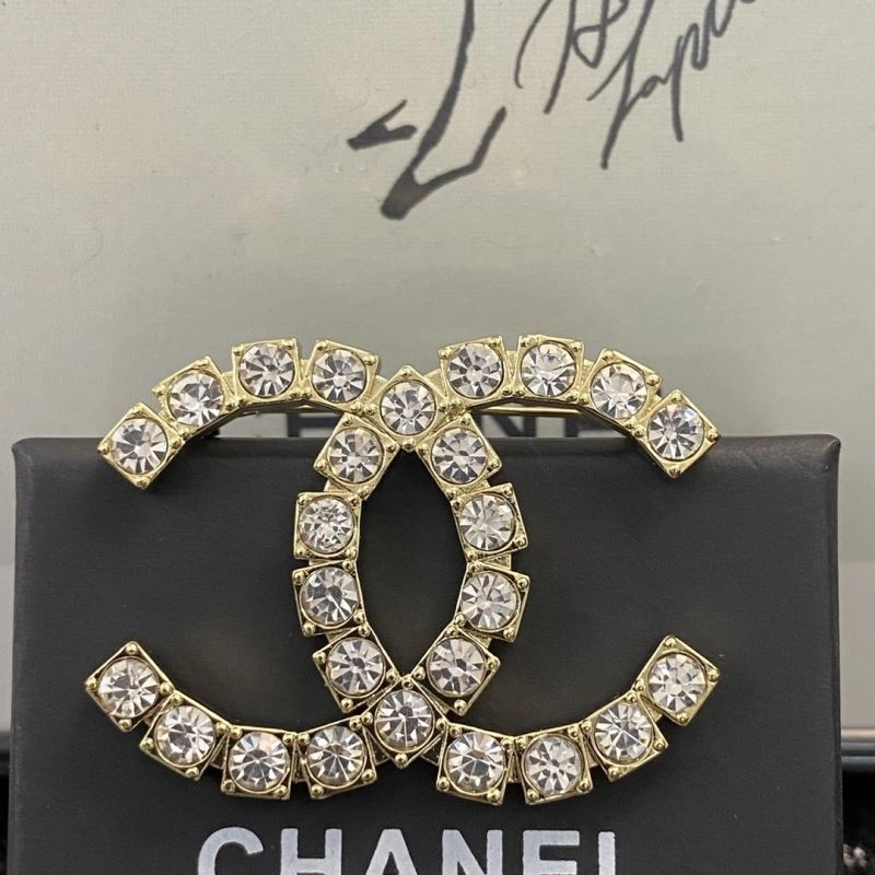 Supportive Chanel Brooches 231925