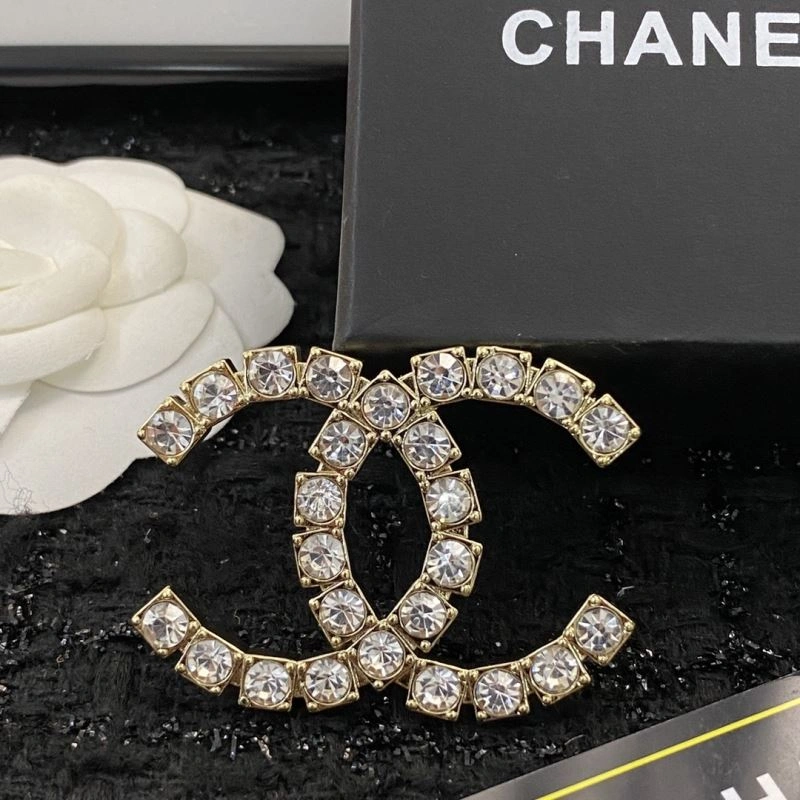 Supportive Chanel Brooches 231925