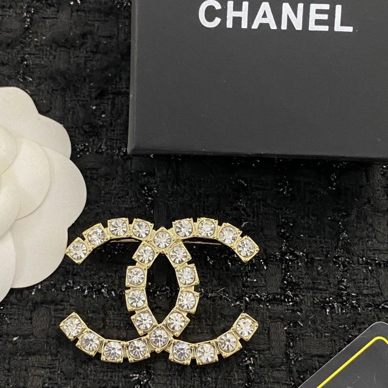 Supportive Chanel Brooches 231925