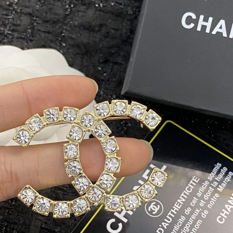 Supportive Chanel Brooches 231925