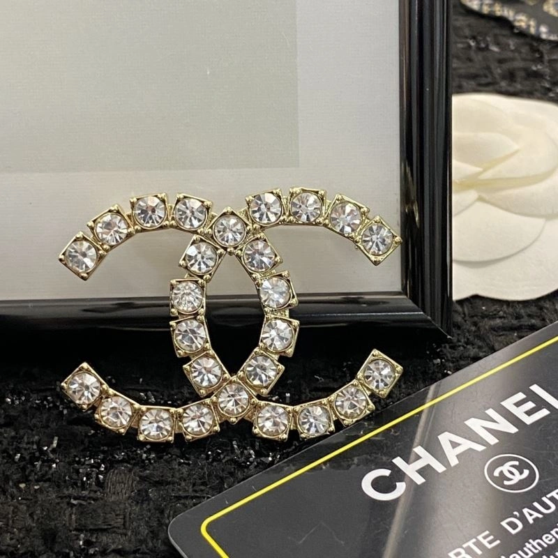 Supportive Chanel Brooches 231925
