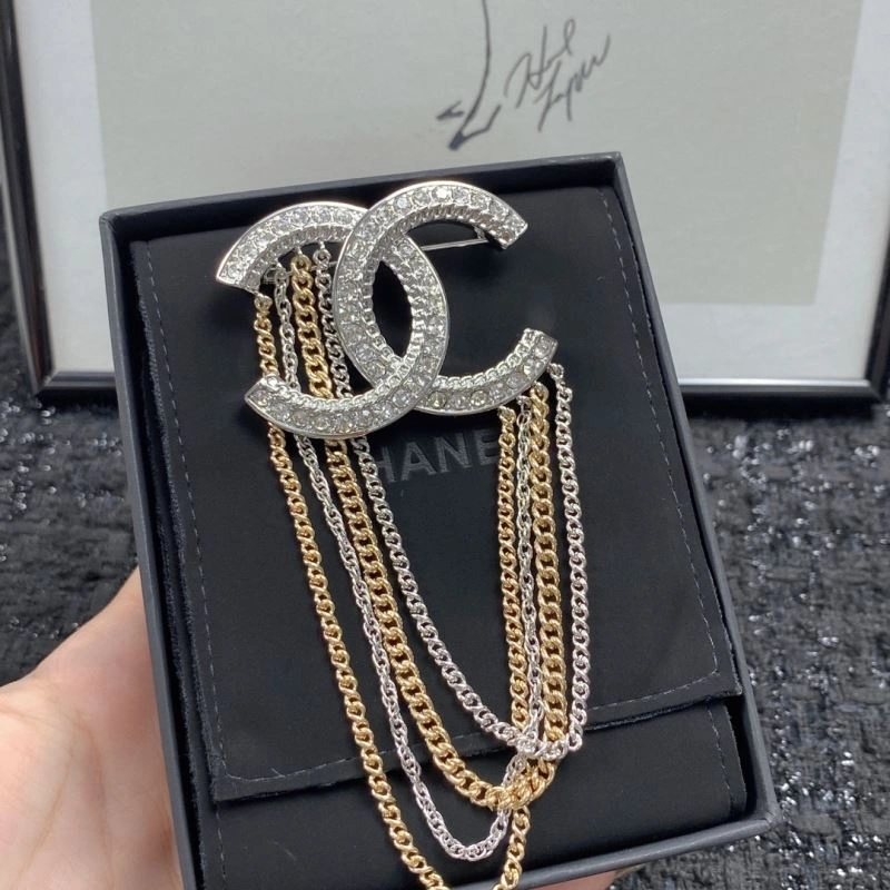Casual Chanel Brooches 231897