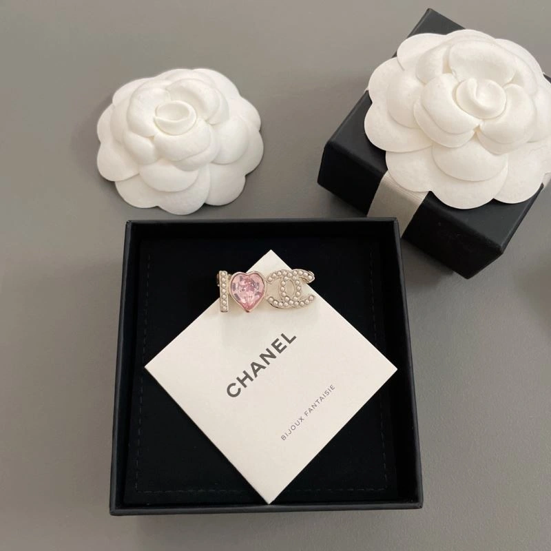 Casual Chanel Brooches 231894