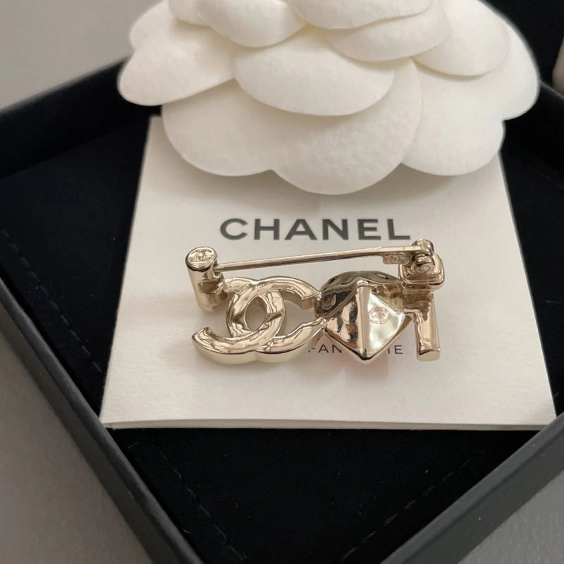 Casual Chanel Brooches 231894