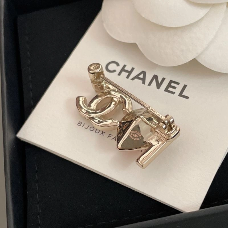Casual Chanel Brooches 231894
