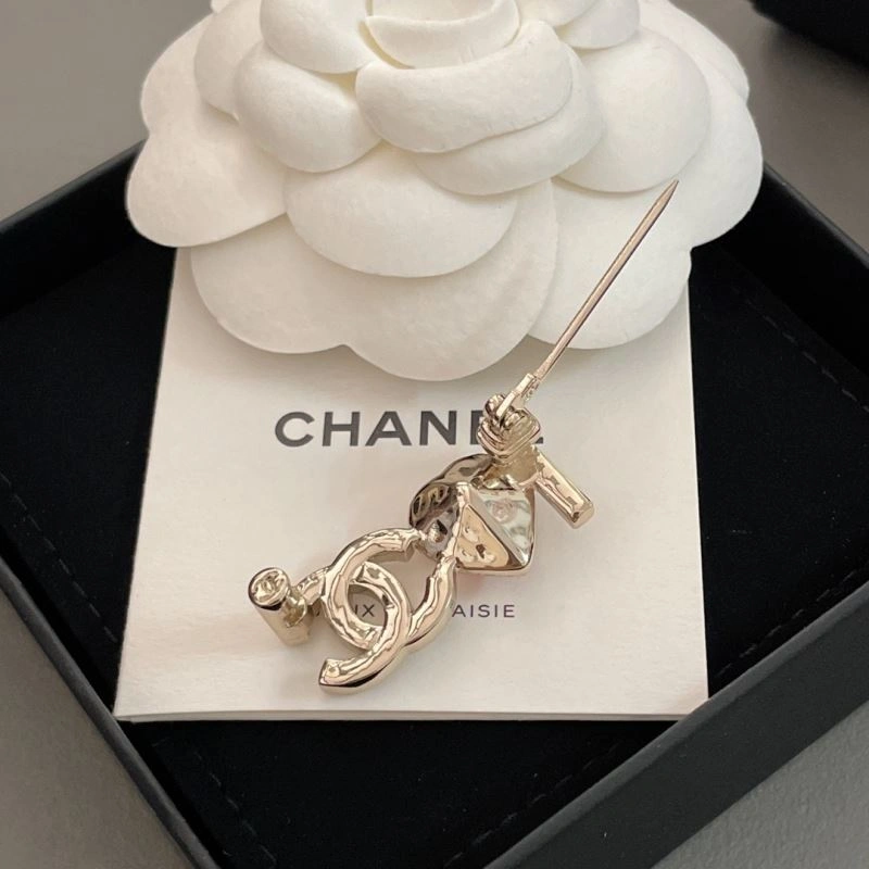 Casual Chanel Brooches 231894