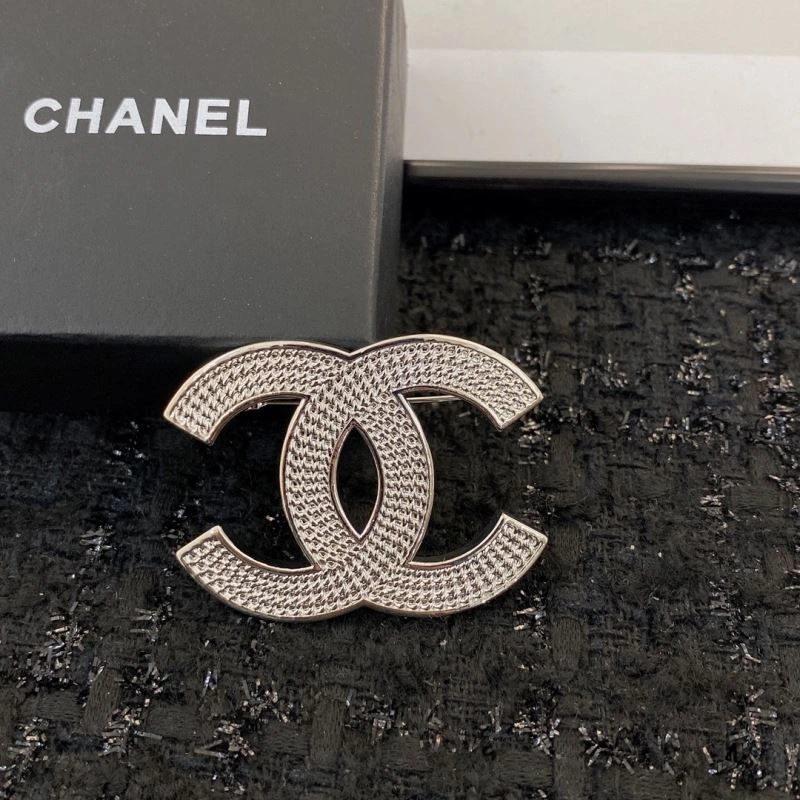RelaxedFit Chanel Brooches 231877