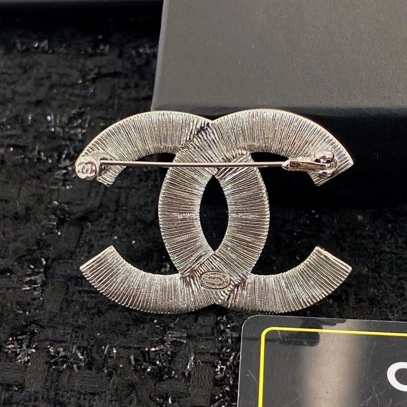 RelaxedFit Chanel Brooches 231877