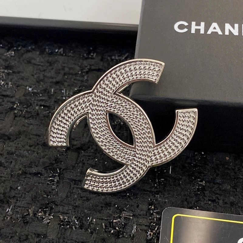 RelaxedFit Chanel Brooches 231877