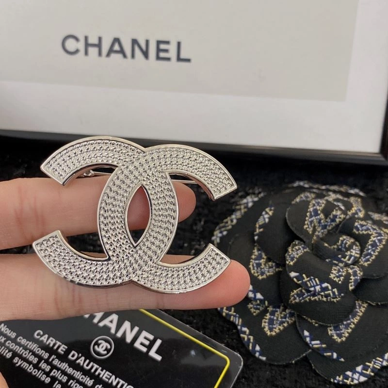 RelaxedFit Chanel Brooches 231877