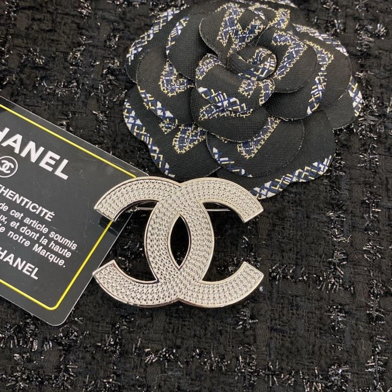 RelaxedFit Chanel Brooches 231877