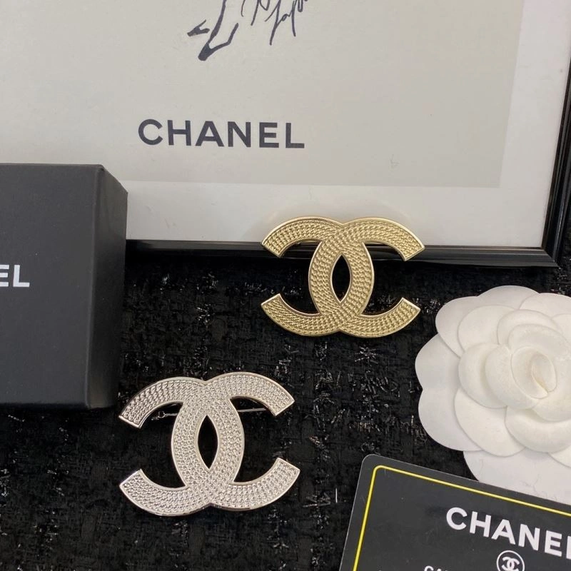 RelaxedFit Chanel Brooches 231877