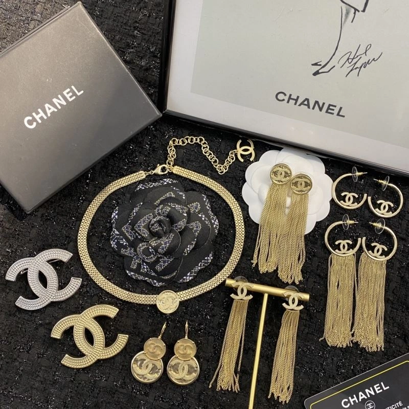 RelaxedFit Chanel Brooches 231877