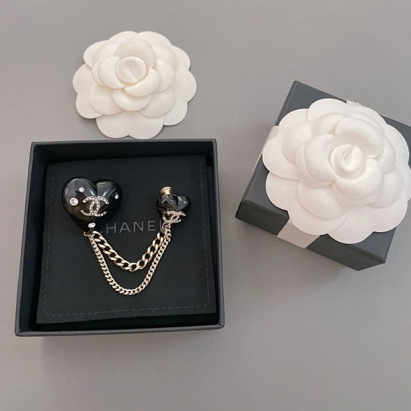 Reliable Chanel Brooches 232029