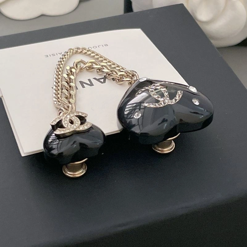 Reliable Chanel Brooches 232029