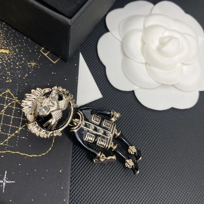Fashionable Chanel Brooches 231900