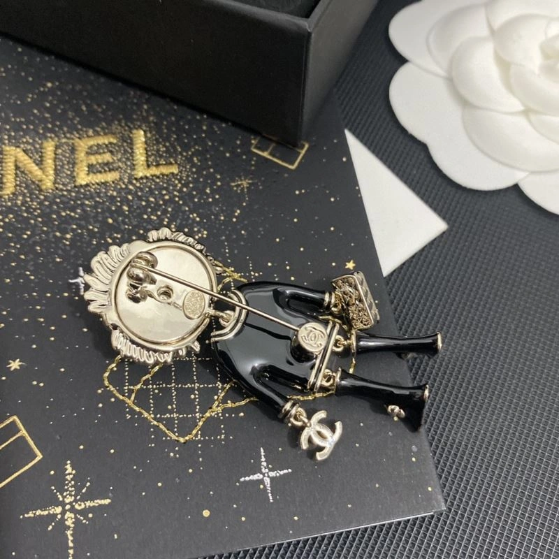 Fashionable Chanel Brooches 231900