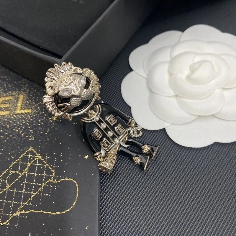 Fashionable Chanel Brooches 231900