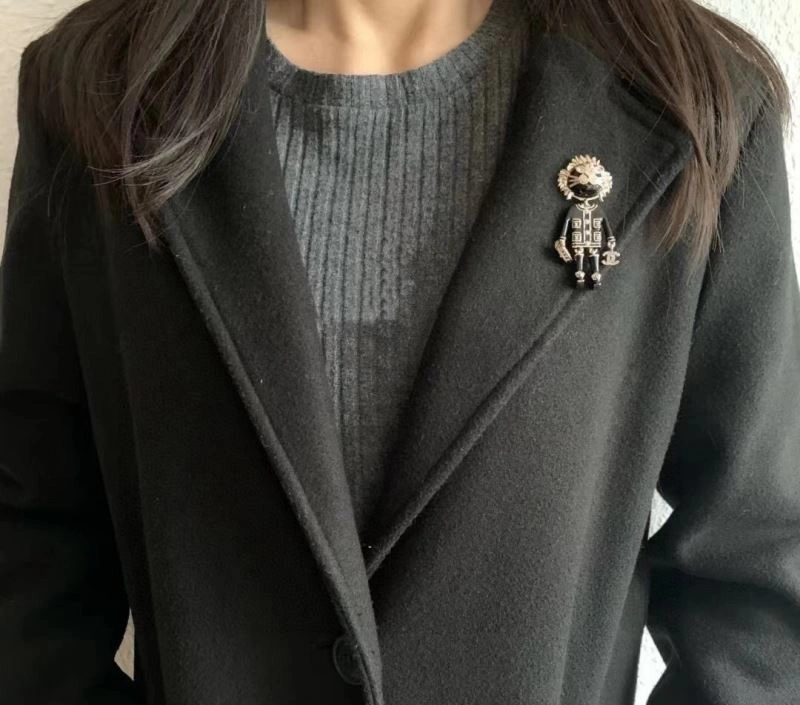 Fashionable Chanel Brooches 231900
