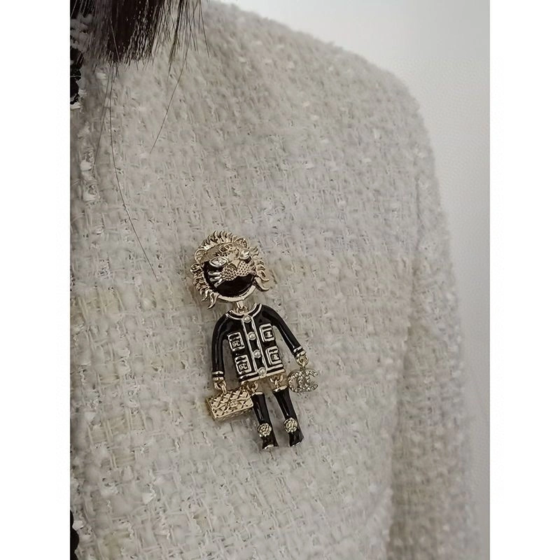 Fashionable Chanel Brooches 231900