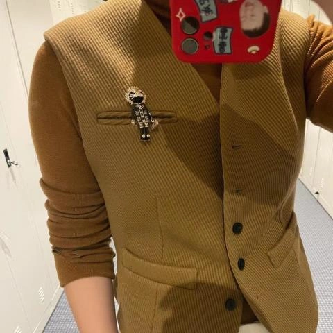 Fashionable Chanel Brooches 231900