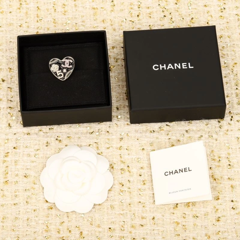 Affordable Chanel Brooches 231866