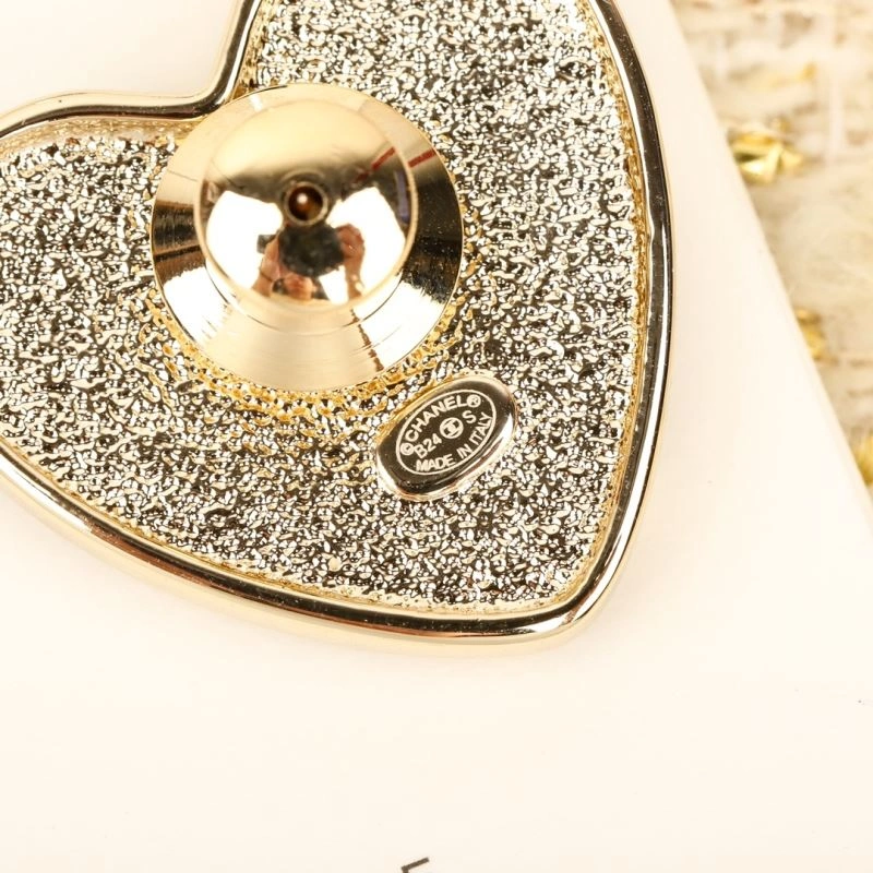 Affordable Chanel Brooches 231866