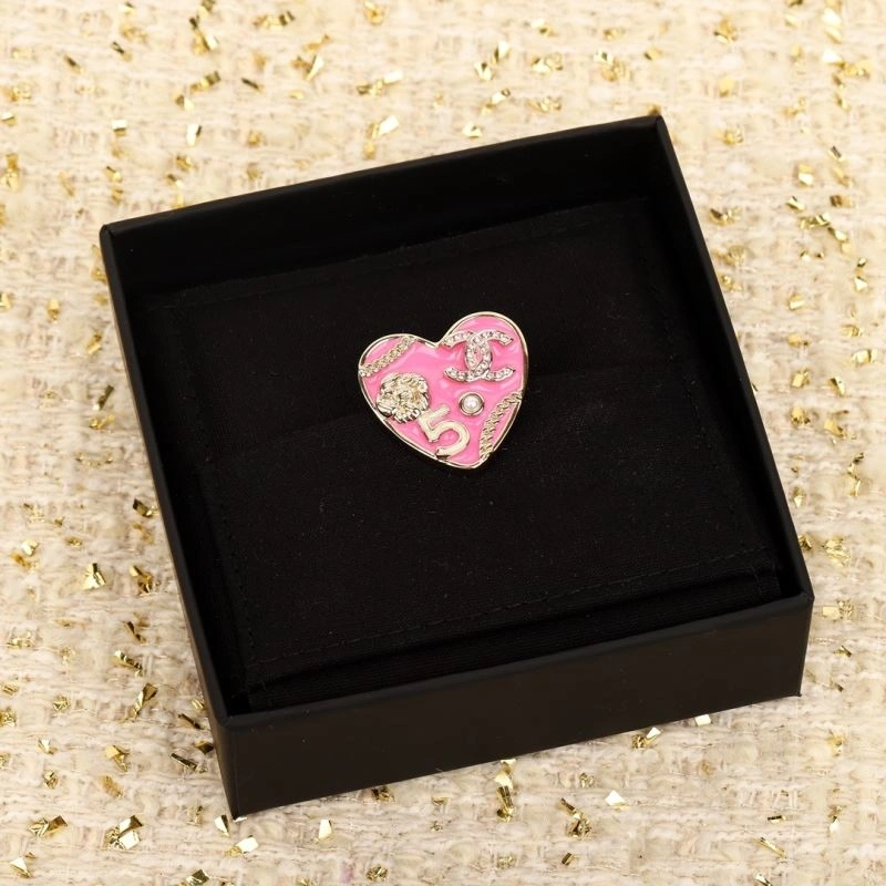 Sporty Chanel Brooches 231863