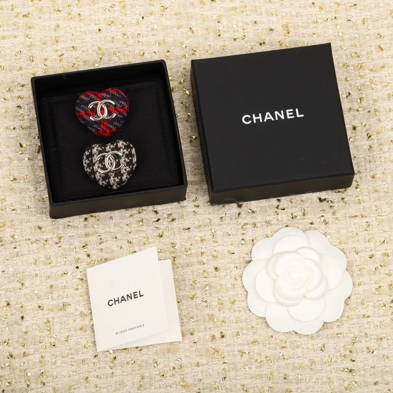 Chanel Brooches Affordable 231891
