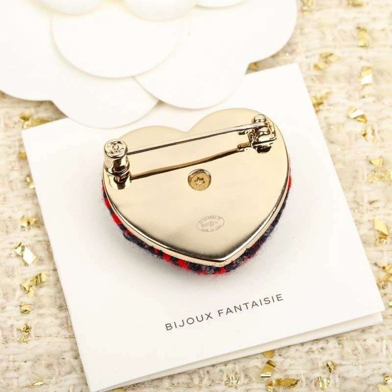 Chanel Brooches Affordable 231891